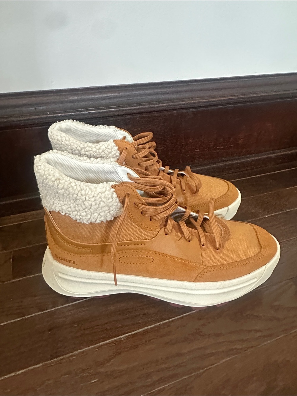 NWOT Sorel Calia boots